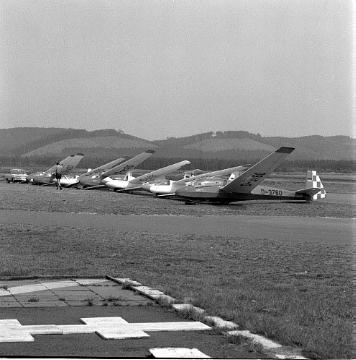 Segelflugzeuge auf dem Flugplatz Oerlinghausen