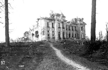 Kriegsschauplatz Westflandern 1914-1918, "Ypernschlacht": Zerstörtes Schloss Hollebeke südlich Ypern, 1914