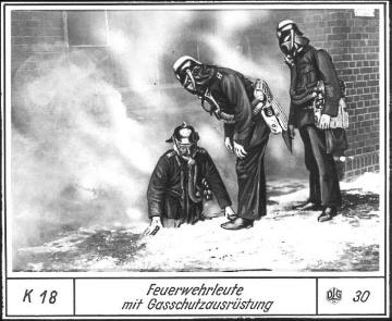 Luftschutz 1933: Feuerwehrleute mit Gasschutzausrüstung (Fotomontage)