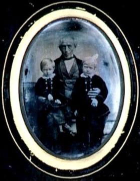 Schmiedemeister Friedrich Wilhelm Brocksieper (1792-1863) aus Hagen mit seinen Enkeln, Ambrotypie