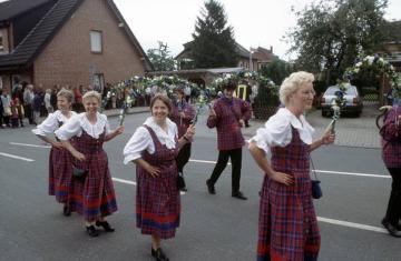 Festzug 850-Jahrfeier Nordwalde 2001: Tanzgruppe des Heimatvereins (Nordwalde?)