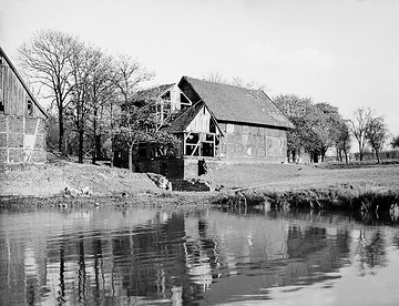 Verfallene Gebäude der Niederadener Mühle an der Seseke bei Methler