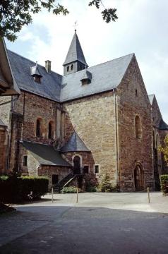Ev. Pfarrkirche Enger um 1960. Ehemalige Stiftskirche St. Dionysius, errichtet 12.-14. Jh. auf frühmittelalterlichen Vorgängerbauten, gilt als Grablege des Sachsenherzogs Widukind.