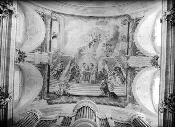 In der ehemaligen Jesuitenkirche Maria Immaculata: Deckenfresko der Vermählung Mariens