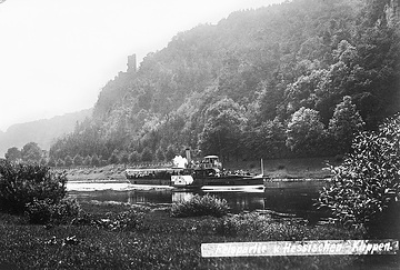 Ausflugsdampfer auf der Weser bei den Hessischen Klippen