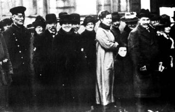 Weimarer Republik: Wähler bei der Wahl zur Nationalversammlung am 19. Januar 1919
