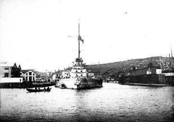 Kriegsschauplatz Osmanisches Reich um 1915: Der deutsche Schlachtkreuzer "Goeben" am Bosporus, übernommen von der osmanischen Marine unter dem Namen "Yavuz Sultan Selim"