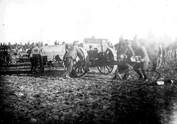 Kriegsschauplatz Osmanisches Reich um 1915: Geschütze der Türkischen Armee in der Wüste