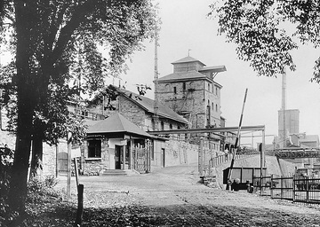 Eingangstor zur Zeche Pörtingsiepen vor dem 1. Weltkrieg