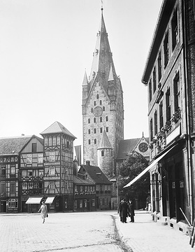 Altstadt Paderborn: Marktplatz mit Blick zum St. Liborius-Dom, undatiert, um 1930?