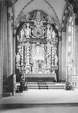 Neuenheerse: Barocker Hochaltar der Pfarrkirche St. Saturnina