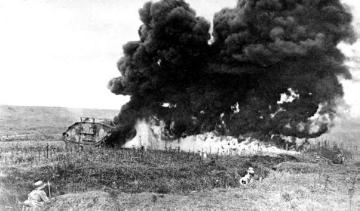 Kriegsschauplatz Cambrai (Frankreich) 1917: Panzerabwehr durch Flammenwerfer der deutschen Armee
