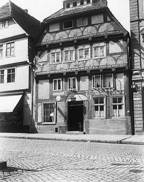 Höxter-Altstadt, Am neuen Markt (später Marktstraße 13): „Alte Stadtschänke“ Haus Koch, Weserrenaissance. Undatiert, um 1920?