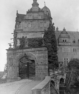 Portal des Schlosses Hämelschenburg an der Emmer