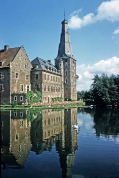 Schloss Raesfeld: Turm und Herrenhaus mit Gräfte