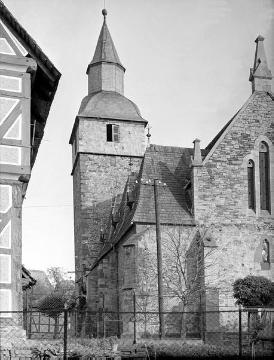 Die aus Bruchstein gebaute Kirche aus dem 15. Jh.