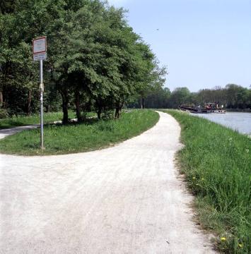 Grünrevier Dortmund-Ems-Kanal: Westliche Uferpromenade Höhe Laerer Landweg-Brücke, Blick nach Norden