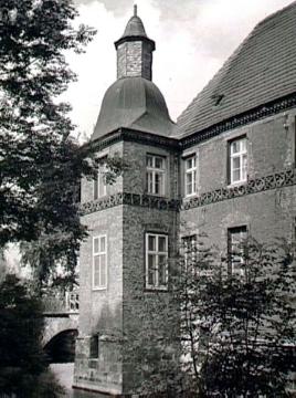 Schloss Bladenhorst, Eckturm am Hauptgebäude