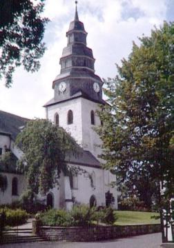 Eversberg, Pfarrkirche St. Johannes Evangelist, um 1970 - erbaut im 13. Jh., Hallenausbau im 16. Jh., Barockhaube von 1712.