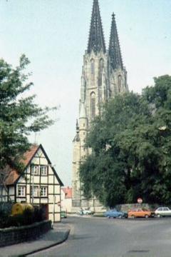 Altstadtviertel mit Blick auf die "Wiesenkirche" (ev. Pfarrkirche St. Maria zur Wiese)