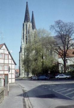 Altstadtstraße mit Blick zur "Wiesenkirche" (ev. Pfarrkirche St. Maria zur Wiese)