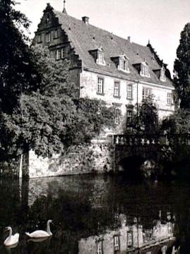 Schloss Borlinghausen mit Gräfte (Nordwestansicht)