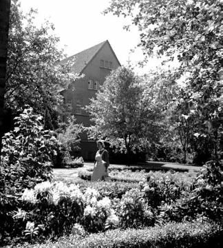 Parkanlage der Westfälischen Klinik für Psychiatrie Gütersloh, 1960.