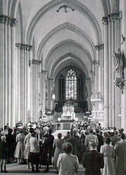 Liborifest, Gottesdienst im Dom: Langhaus mit Blick in Richtung Altar