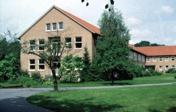 Westfälische Klinik für Psychiatrie Gütersloh, Stationsgebäude "Albert Schweitzer-Haus", 1974.