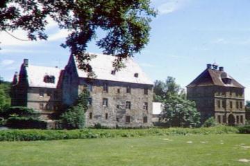 Schloss Tatenhausen bei Bokel: Torhaus und Vorburggebäude