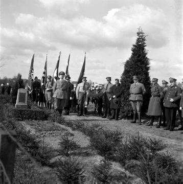 Gedenkstunde am Grab des Freicorpskämpfers Albert Obert, gefallen im März 1920 in Raesfeld