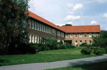 Westfälische Klinik für Psychiatrie Gütersloh, Stationsgebäude "Albert Schweitzer-Haus", 1974.