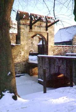 Burg Vischering: Zugbrücke und Tor im Winter