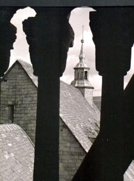 Kloster Corvey, ehem. Benediktinerabtei, 1950: Blick vom Turm der Stephanus-Kirche in Corvey auf den Dachreiter der ehemalige Abteikirche