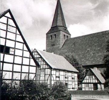 Fachwerkhäuser an der ev. St. Andreas-Kirche