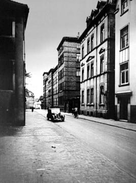 Blick in die Lotharingerstraße, im Hintergrund rechts hinten die Hörster Kaserne