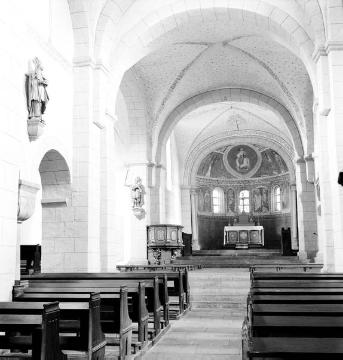 Blick durch das Mittelschiff der St. Kilian-Kirche