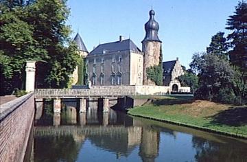 Schloss Gemen, Zufahrtsbrücke mit Blick auf die Hauptburg