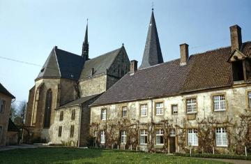 Ehem. Benediktinerinnenkloster, 860-1803, Herzebrock: Klosterflügel mit St. Christina-Kirche