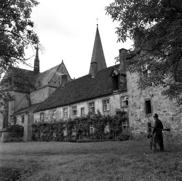 Ehem. Benediktinerinnenkloster, 860-1803, Herzebrock: Klosterflügel mit St. Christina-Kirche