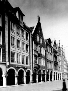 Blick vom Roggenmarkt in die Bogenstraße nach dem Wiederaufbau