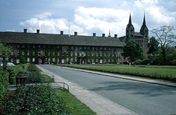 Kloster Corvey, ehem. Benediktinerabtei, 1976: Hauptfront mit Westwerk der St. Stephanus und Vitus-Kirche