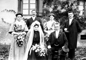 Hochzeit im Familien- oder Freundeskreis des Fotografen Julius Gärtner, undatiert, um 1910?