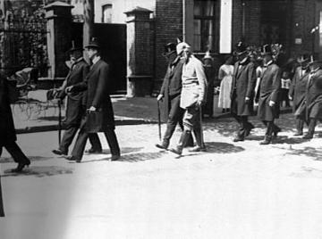 Teilnehmer am Trauerzug für den Stadtdechanten Bernhard Müer am 15.06.1915
