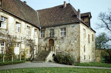 Ehem. Benediktinerinnenkloster, 860-1803, Herzebrock: Konventshaus mit Blick zum Nordflügel