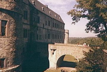 Die Ostseite der Wewelsburg mit der Zugangsbrücke