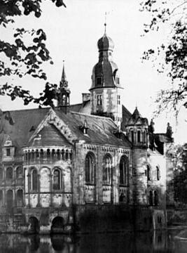 Schloss Darfeld: Neoromanische Schlosskapelle St. Antonius von Padua, erbaut 1873 nach Plänen von Hilger Hertel d. Ä., Ansicht um 1930?