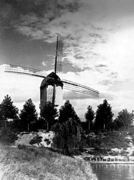 Bockwindmühle am Aasee an der Bastion, ein Geschenk Albin Middendorfs an die Stadt