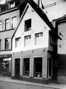 Wohn- und Geschäftshaus Neubrückenstraße 33, erbaut 1756