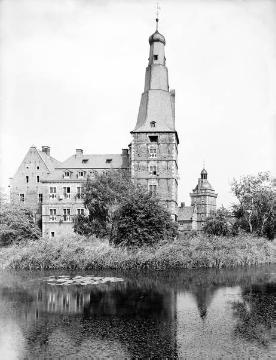 Schloss Raesfeld: Westflügel mit Turm
